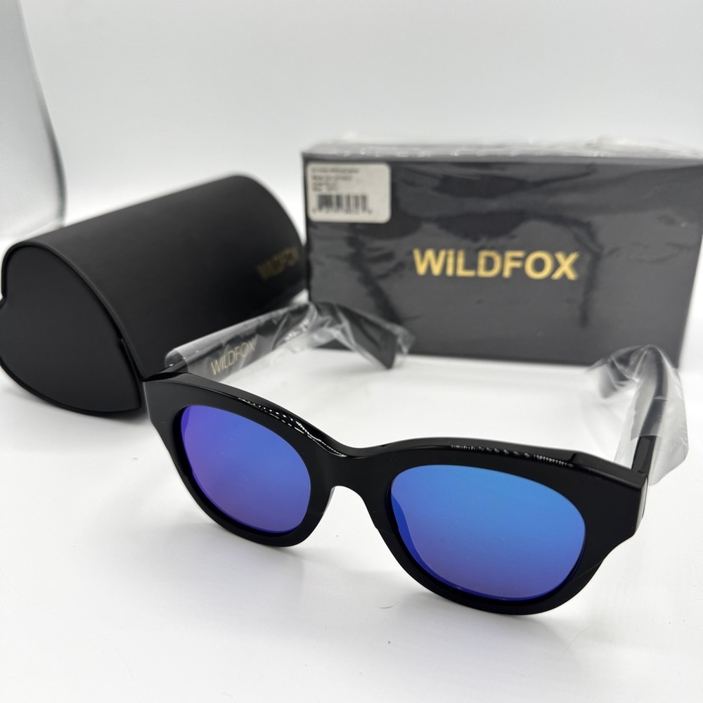 NWT Wildfox Monroe Deluxe Sunglasses Black Frames , NEW with case and cloth - Picture 9 of 16